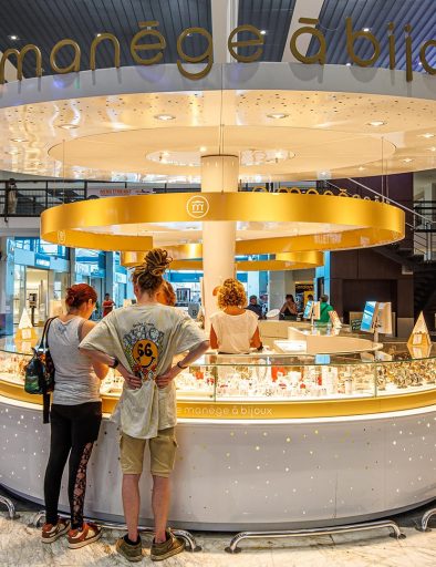 Photo Manège à Bijoux E.Leclerc - Devanture - Galerie du Leclerc - Adhérent Pau Commerces