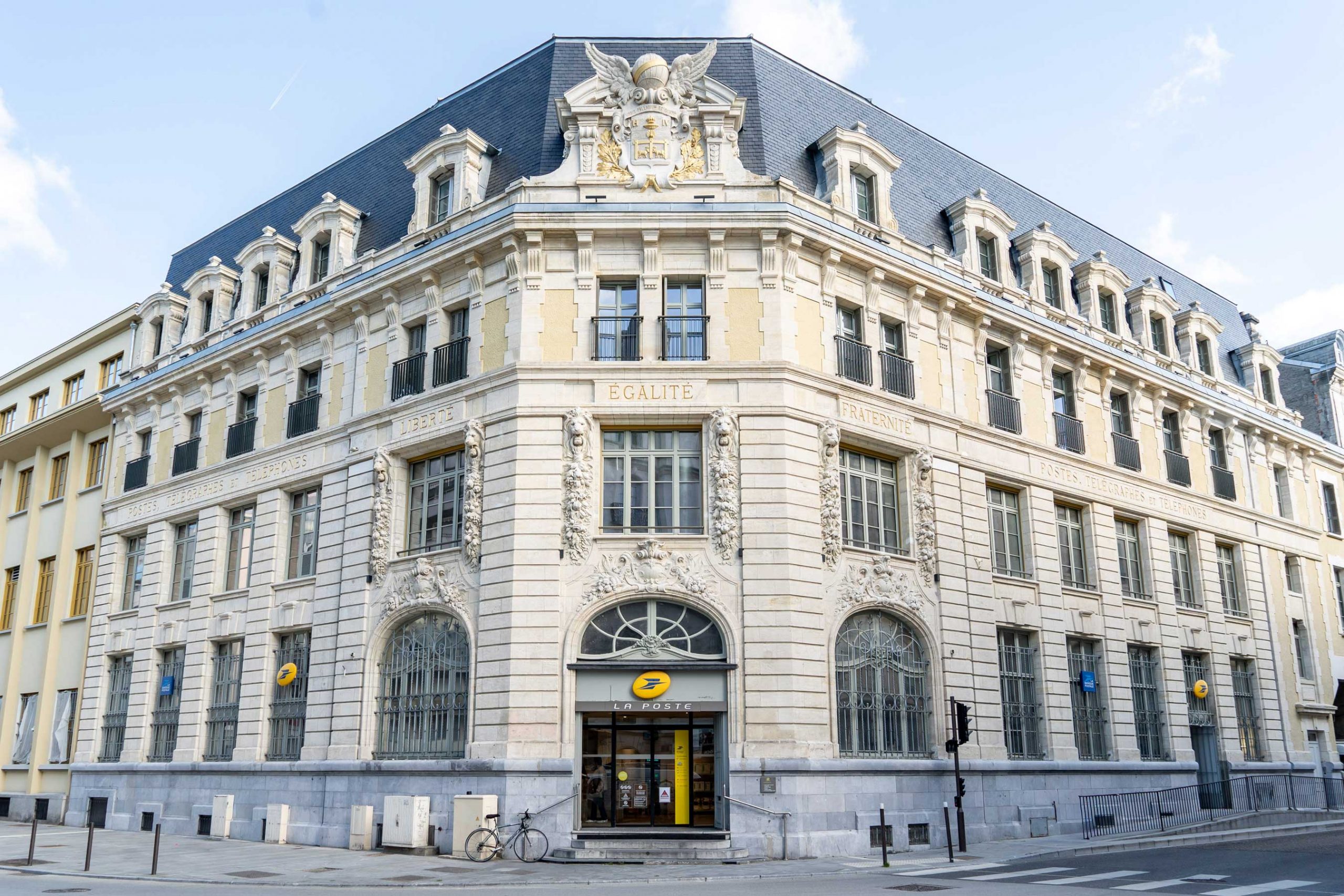 Devanture La Banque Postale à Pau